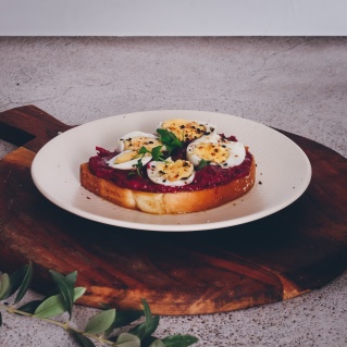Beetroot and boiled egg hummus toast 